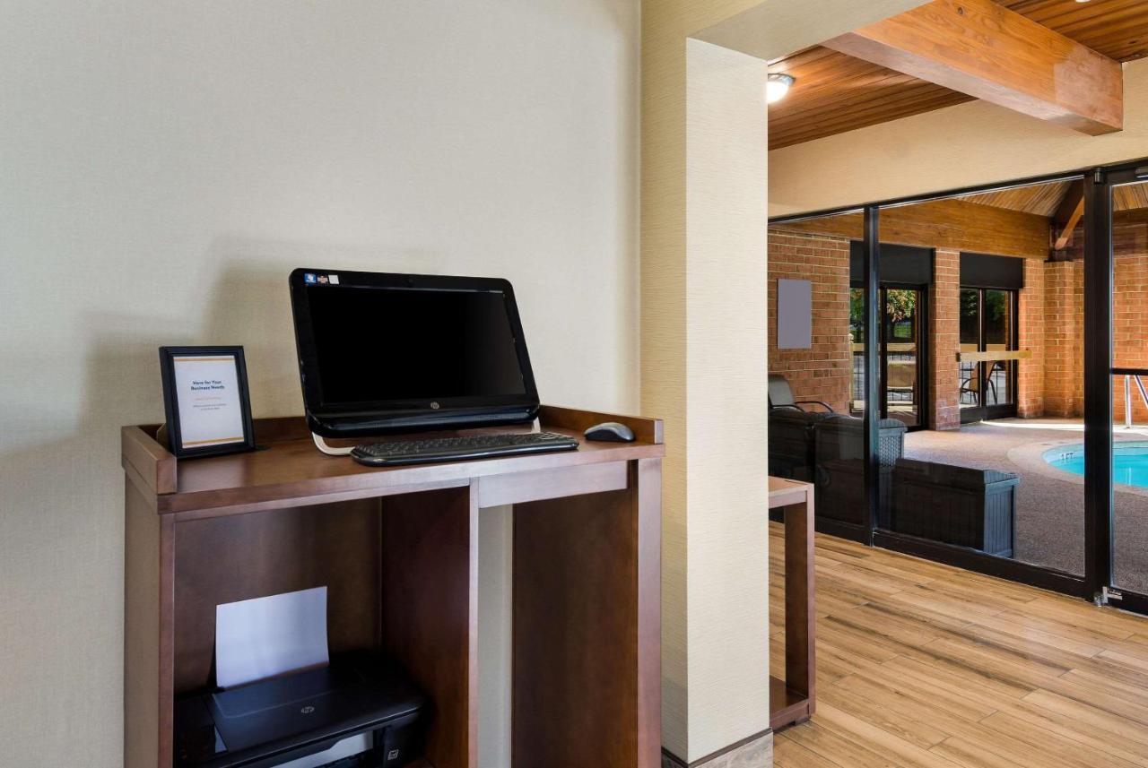 Comfort Inn Virginia Horse Center Lexington Dış mekan fotoğraf